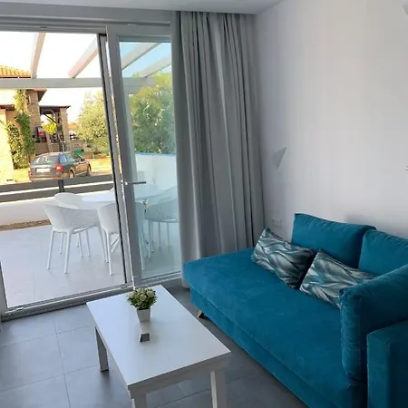 Ocean Blue Daire